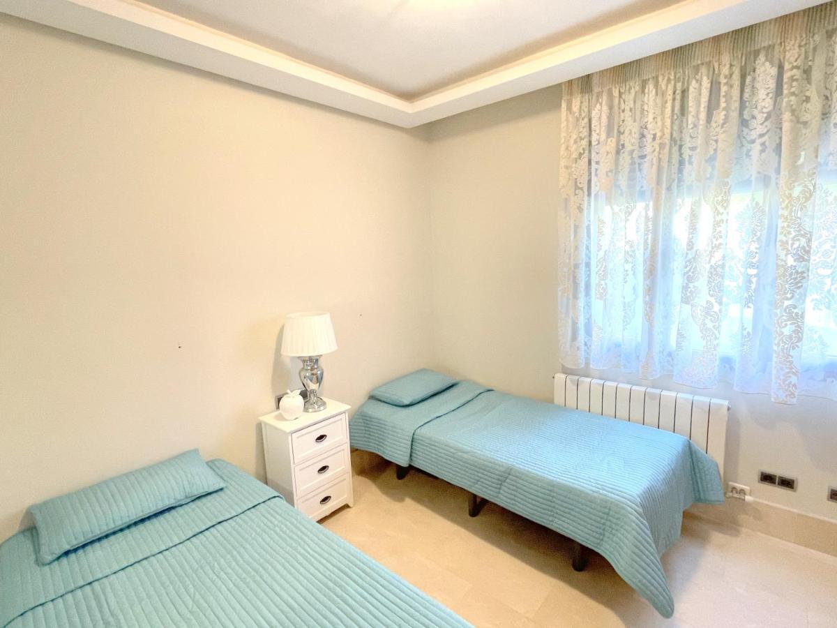 Brand New Modern 2 Bdrms Duplex Penthouse . Sea Views. 3 Min Walk To Beach! Lejlighed *