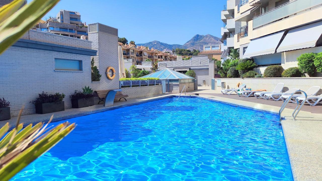Brand New Modern 2 Bdrms Duplex Penthouse . Sea Views. 3 Min Walk To Beach! Lejlighed *